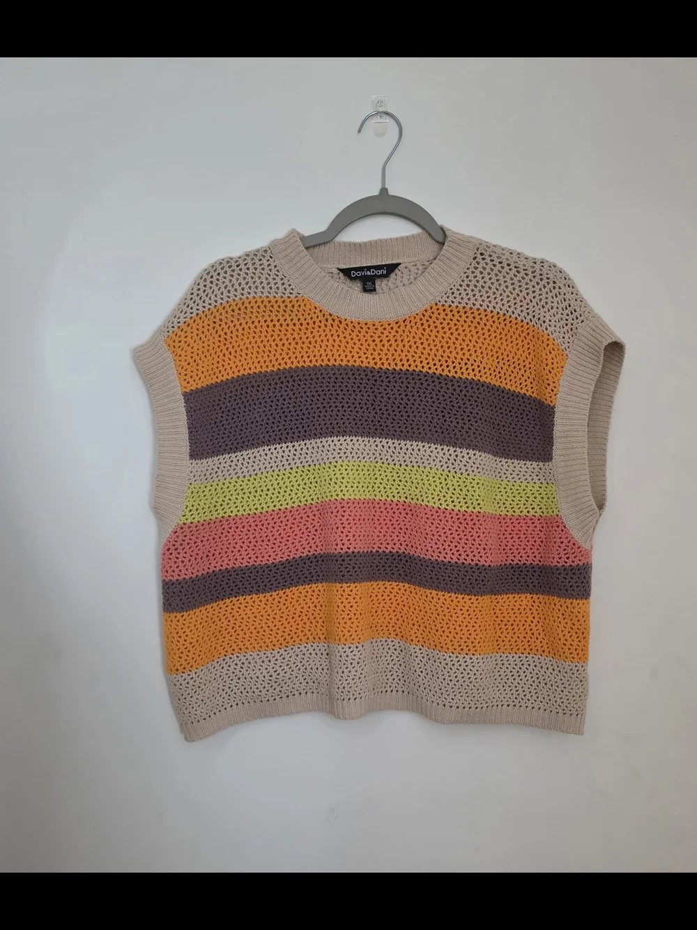 Davi & Dani Striped Sleeveless Sweater Vest in Beige and Multi